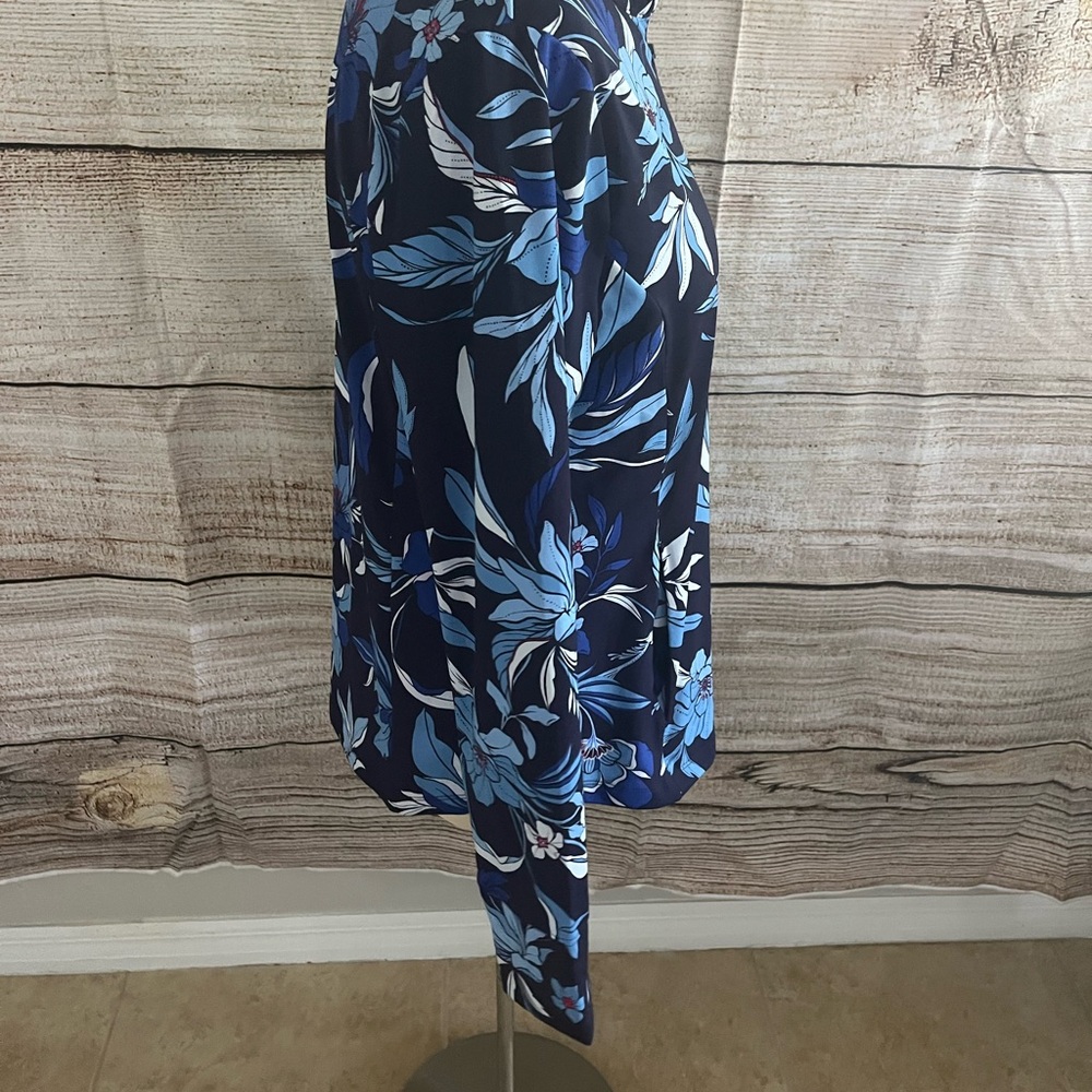 Tommy Bahama Navy Floral Women's Blouse - Picture 2 of 8
